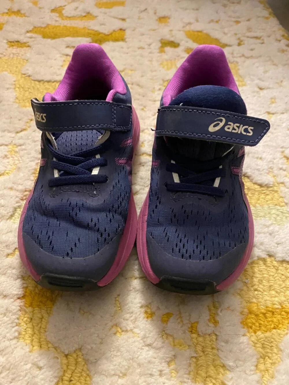 Size 11 Asics Tennis Shoes, Fair condition, because shoes